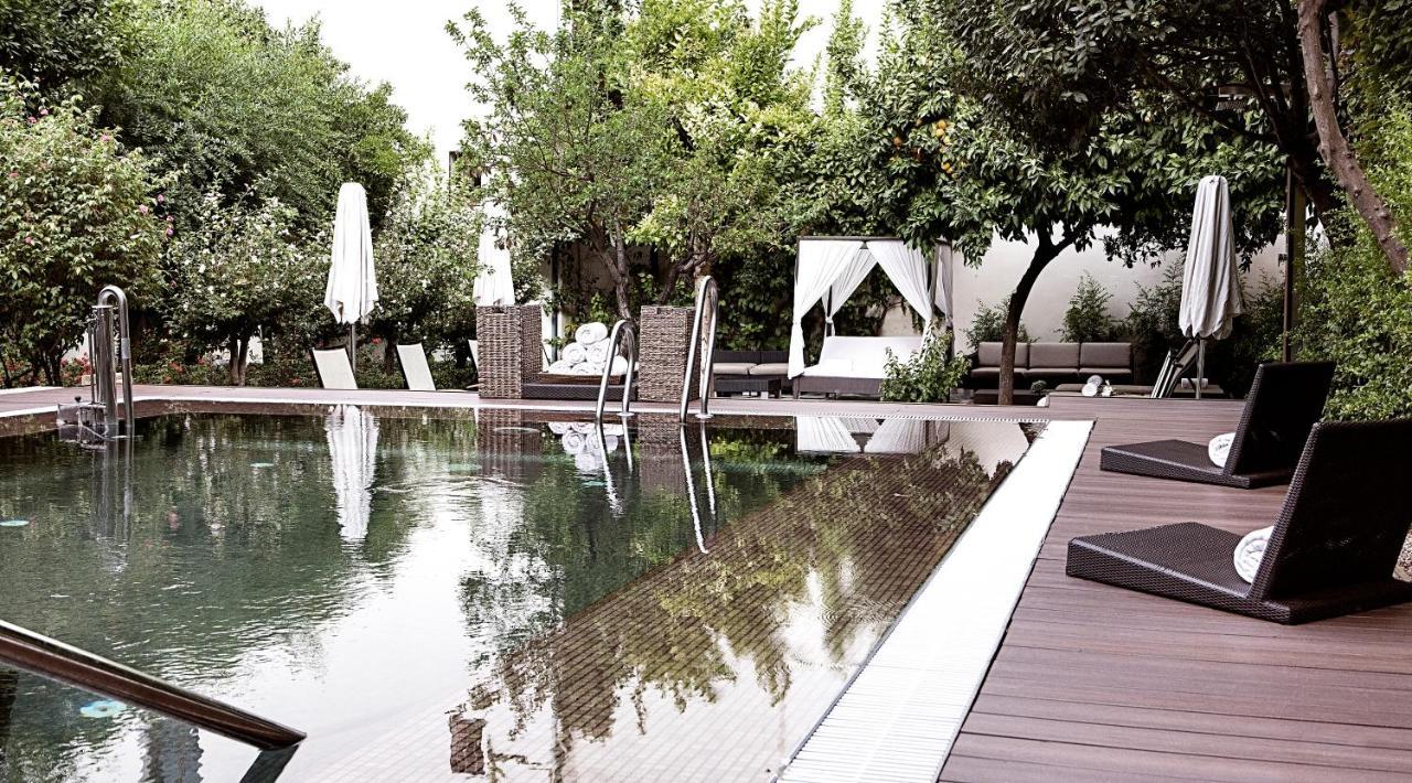 Hospes Palacio del Bailio Córdoba Exterior foto The pool at the hotel