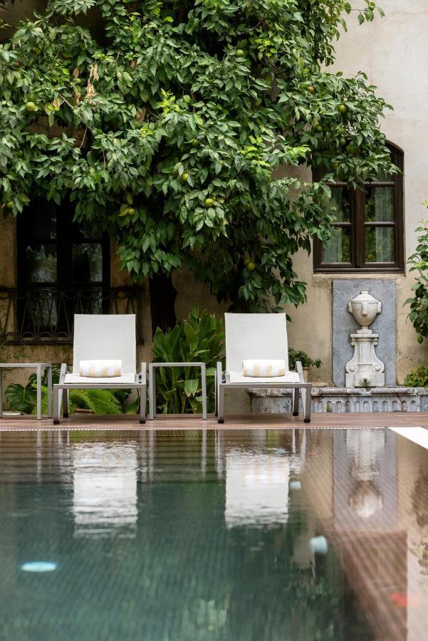 Hospes Palacio del Bailio Córdoba Exterior foto The Hotel's courtyard