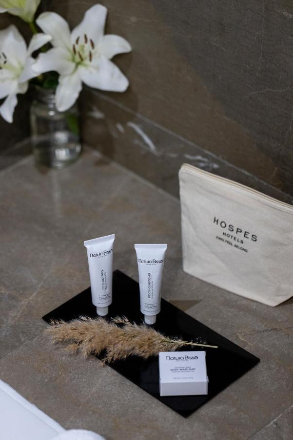 Hospes Palacio del Bailio Córdoba Exterior foto The amenities provided in the bathroom