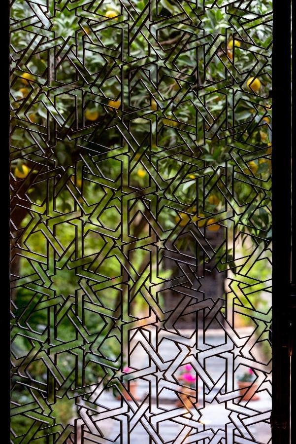 Hospes Palacio del Bailio Córdoba Exterior foto Detail of the window