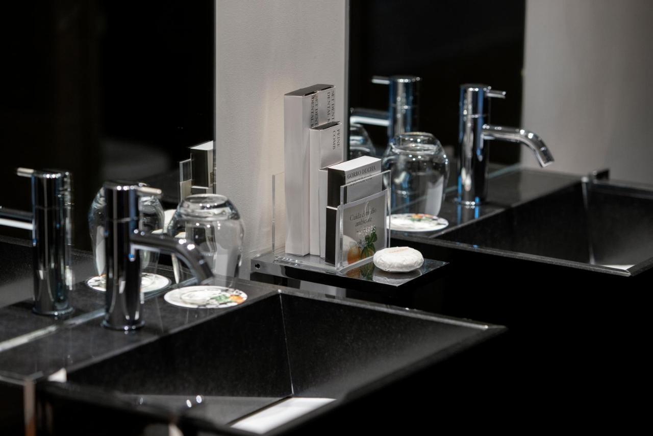Hospes Palacio del Bailio Córdoba Exterior foto Bathroom fixtures