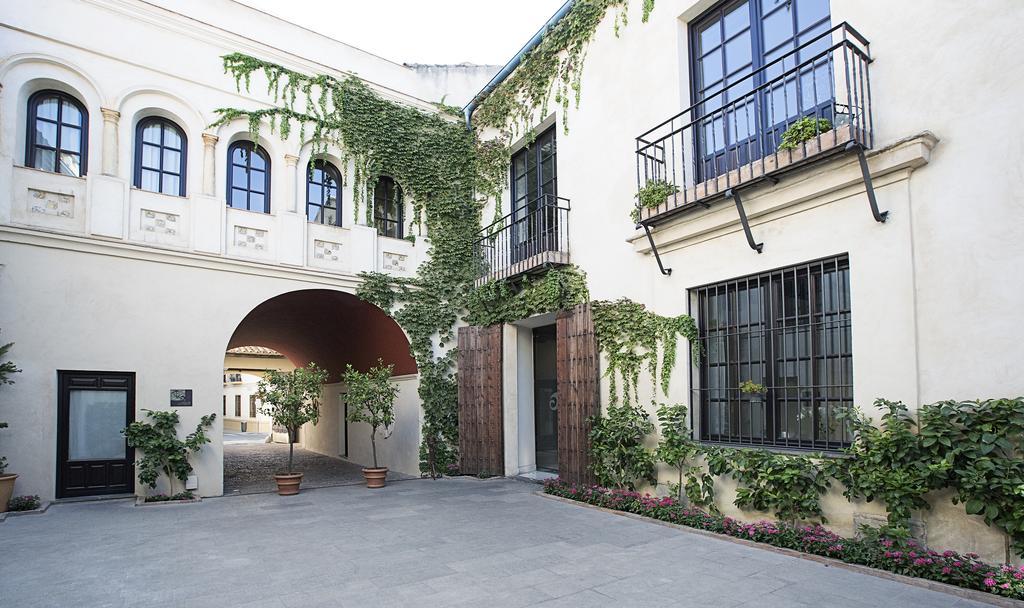 Hospes Palacio del Bailio Córdoba Exterior foto The courtyard of the San Francisco Zen Center