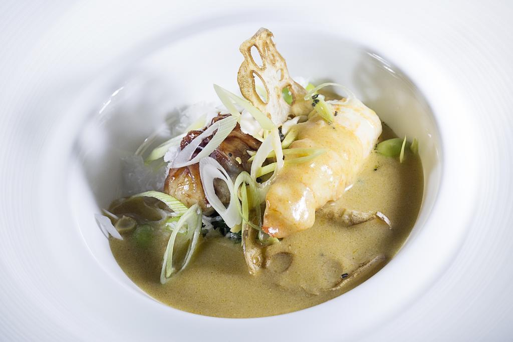 Hospes Palacio del Bailio Córdoba Exterior foto A prawn and green onion dish